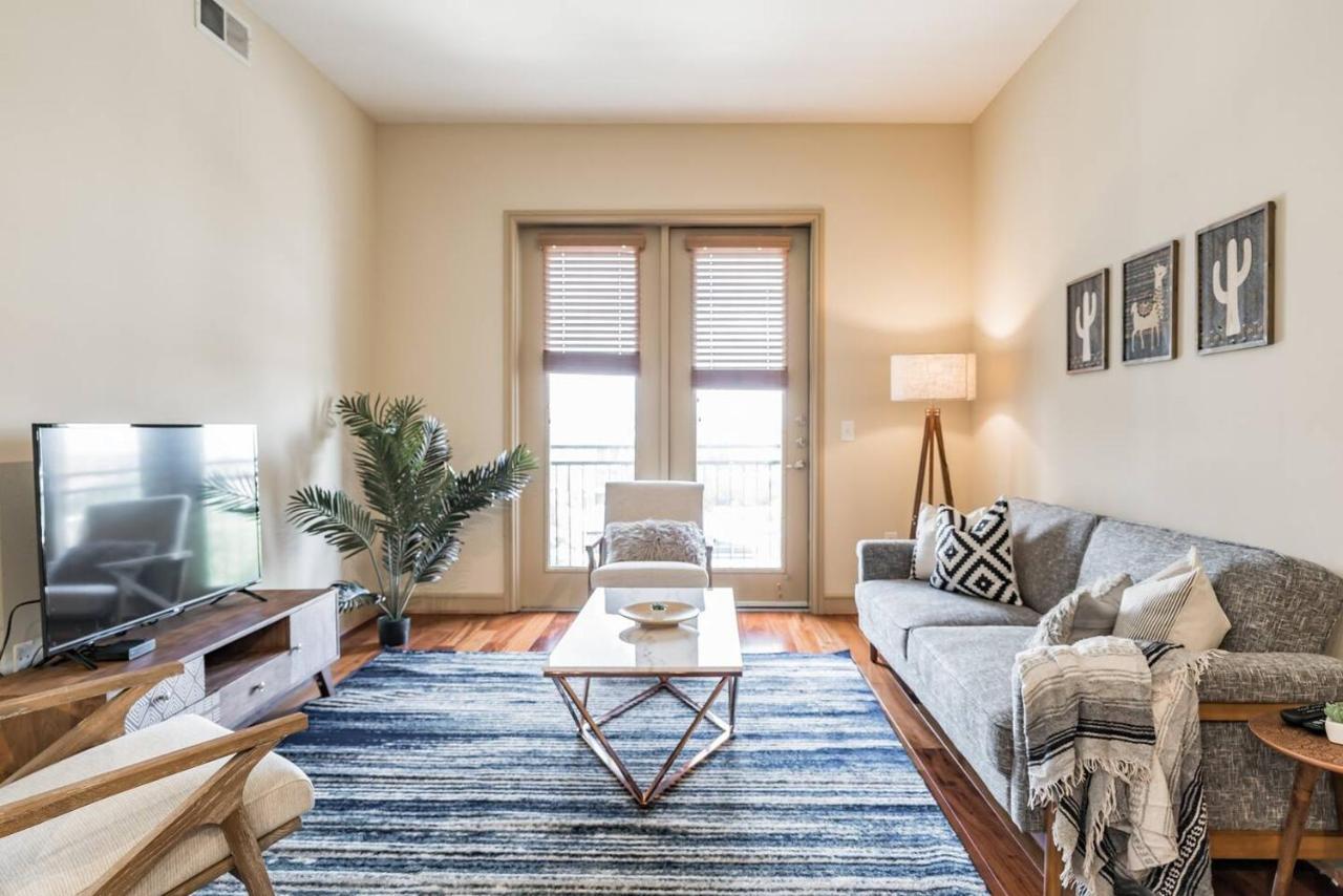 Centrally Located + Pool + Gym Apartment *